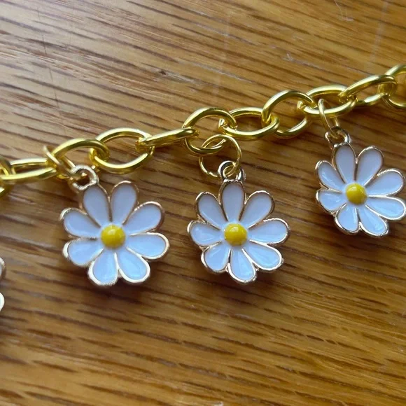 Hand made Daisy Charm Bracelet - Picture 2 of 2